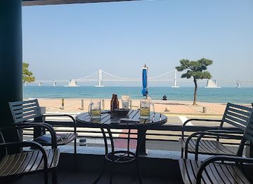 south-korea/busan/gwangalli-beach/restaurant/guess-who-restaurant