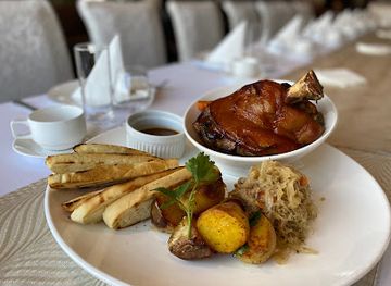 mongolia/karakorum/restaurant/grand-khaan-irish-pub