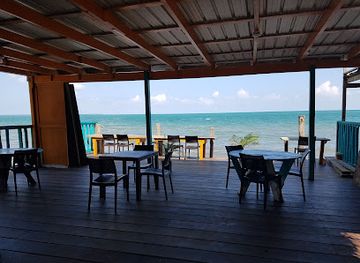 belize/hopkins/restaurant/swinging-armadillo-beach-bar-and-grill