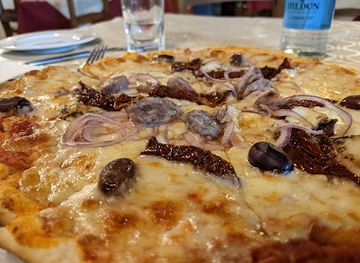 malta/st-paul-s-bay-area/restaurant/mezzaluna