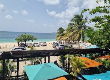 grenada/levera-beach/restaurant/umbrella-s-beach-bar