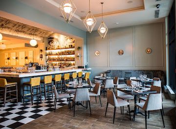 tennessee/nashville/music-row/restaurant/henley