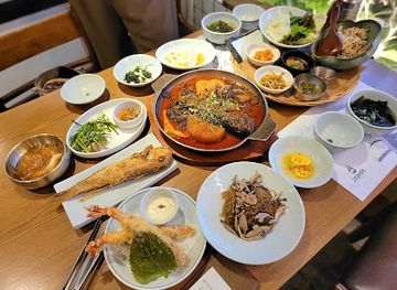 south-korea/jeju-island/restaurant/gozip-dol-wooluck-jungmun