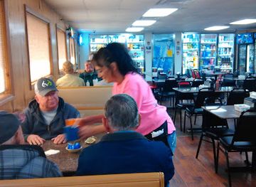 oklahoma/lake-texoma/restaurant/enos-gateway-mall