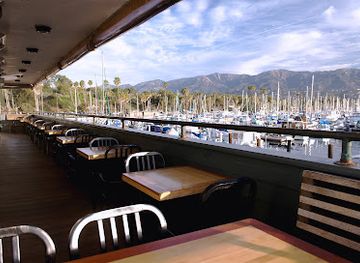 california/santa-barbara/santa-barbara-waterfront/restaurant/brophy-bros
