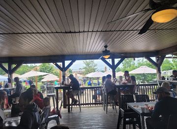 indiana/hoosier-national-forest/restaurant/benny-s-off-the-water