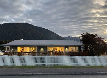 new-zealand/mount-cook-national-park/restaurant/betsey-jane-eatery-bar