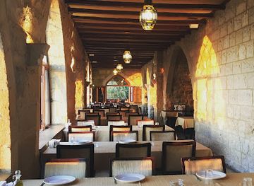 lebanon/aley/restaurant/al-sakhra-cliff-house