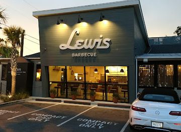south-carolina/charleston/restaurant/lewis-barbecue-charleston