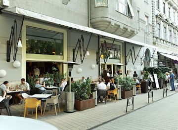 hungary/budapest/restaurant/menza-etterem-es-kavehaz