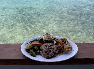 honduras/roatan/restaurant/annie-s-boardwalk-cafe