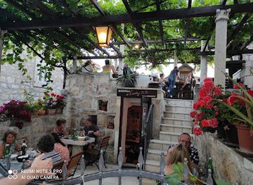 croatia/dubrovnik/restaurant/lady-pi-pi