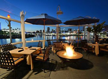 california/long-beach/downtown-long-beach/restaurant/parkers-lighthouse