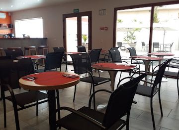 gabon/pikounda-gorilla-camp/restaurant/joe-s-restaurant-bar