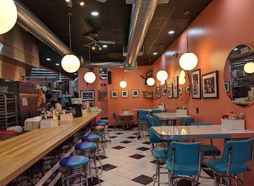 iowa/dutch-heritage-area/restaurant/lachele-s-fine-foods