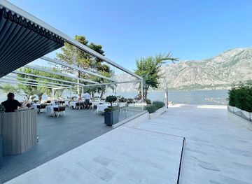 montenegro/perast/restaurant/lighthouse-restaurant