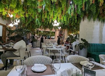 ghana/kakum-national-park/restaurant/white-restaurant-garden