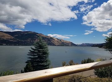 oregon/columbia-river-gorge/restaurant/riverside