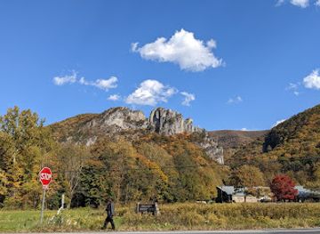 west-virginia/seneca-rocks/restaurant/yokum-s-store-and-grill