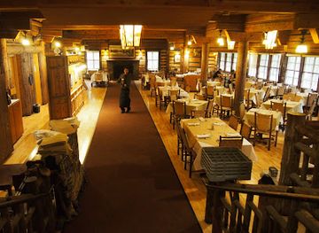 montana/glacier-national-park/restaurant/russell-s-fireside-dining-room