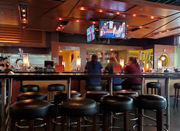 illinois/naperville/restaurant/houlihan-s