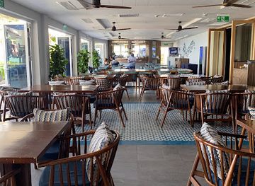 vietnam/vung-tau/vung-tau-lighthouse/restaurant/marina-club-cafe-lounge