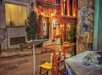 greece/athens/plaka/restaurant/aspro-alogo-i-e-white-horse-traditional-greek-food