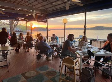 missouri/lake-of-the-ozarks/restaurant/the-bend-the-duck