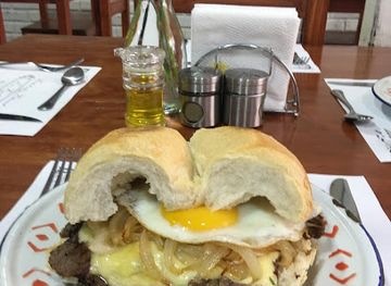 chile/arica-and-parinacota-region/restaurant/los-republicanos-fuente-de-soda-restaurant