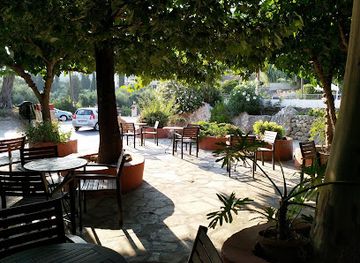 greece/corfu/paleokastritsa/restaurant/petrino-garden