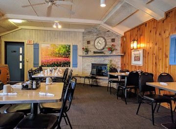 michigan/holland-state-park/restaurant/wooden-shoe-restaurant