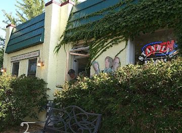 wisconsin/kenosha/restaurant/baba-s-standing-room-only