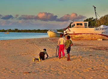 mozambique/inhaca-island/restaurant/kembako-beach-bar-grill