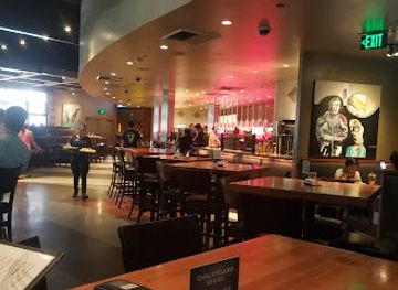 california/irvine/restaurant/yard-house