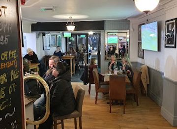 guernsey/vale/restaurant/the-doghouse