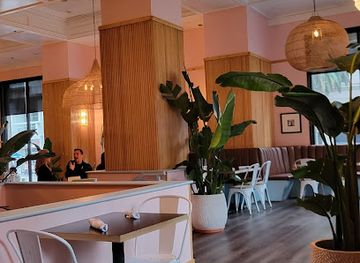 california/los-angeles/hollywood/restaurant/birdcage-hollywood