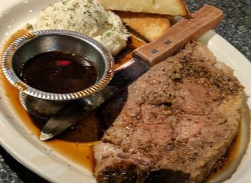iowa/driftless-area/restaurant/larows-wood-fire-grill