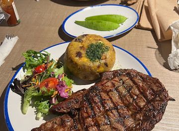 puerto-rico/carolina/restaurant/la-cueva-del-mar-isla-verde