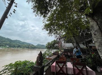 laos/plain-of-jars/restaurant/mekong-sunset-view-restaurant
