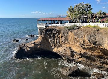 el-salvador/los-cobanos-beach/restaurant/restaurante-cafe-la-cueva