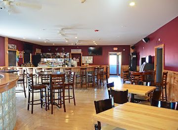 illinois/chain-o-lakes-state-park/restaurant/uprooted-restaurant-and-bar