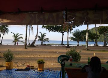 trinidad-and-tobago/maracas-bay/restaurant/tips-on-the-beach