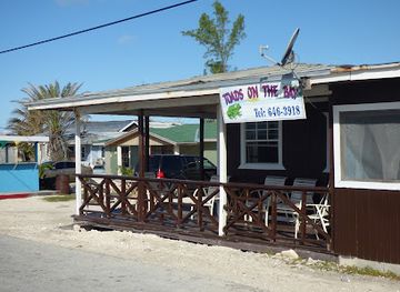 the-bahamas/lucaya/restaurant/toads-on-the-bay