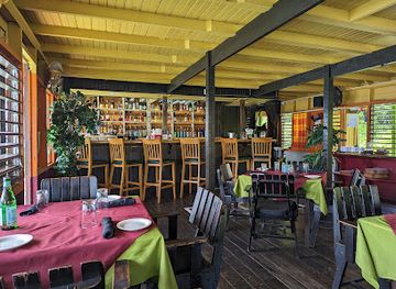 jamaica/montego-bay/rose-hall/restaurant/house-boat-grill-restaurant