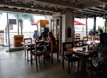 ecuador/guayas-region/restaurant/mami-t-puerto-santa-ana