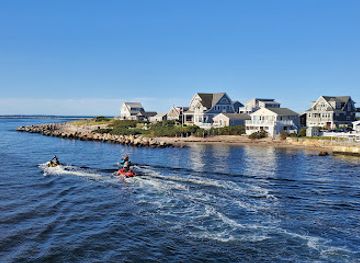 rhode-island/trustom-pond-national-wildlife-refuge/restaurant/jim-s-dock