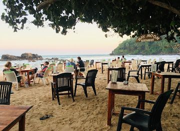 sri-lanka/mirissa/restaurant/bay-moon-restaurant