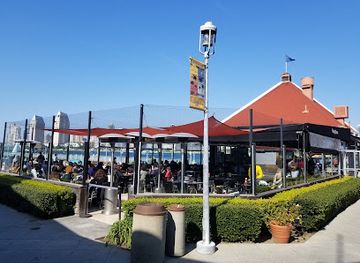 california/coronado/restaurant/village-pizzeria-bayside