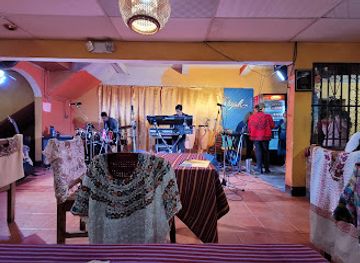 guatemala/panajachel/restaurant/jose-pinguinos