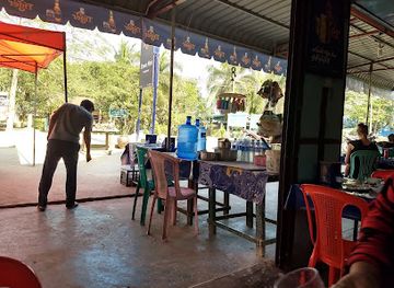 myanmar-burma/mrauk-u/restaurant/shwe-moe